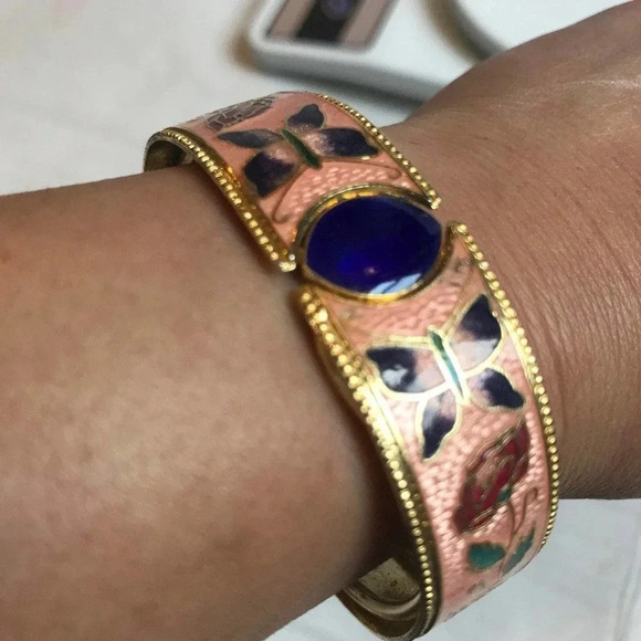 Beautiful vintage Butterfly and flowers Bracelet - Picture 8 of 8